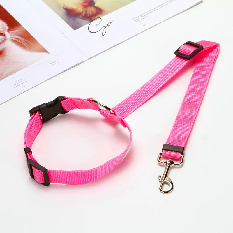 Adjustable dog seatbelt - pink